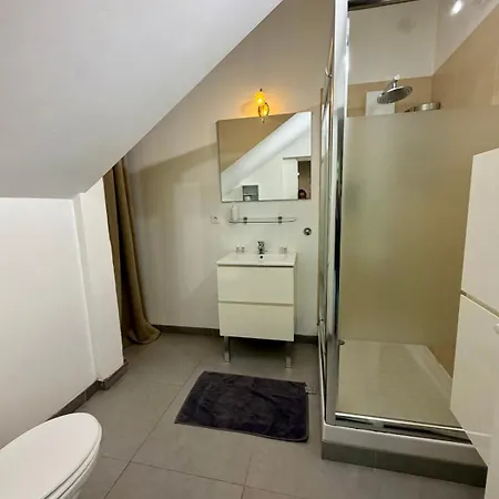 Josefs Cozy Nest Mezzanine Free Parking Sleeps 6